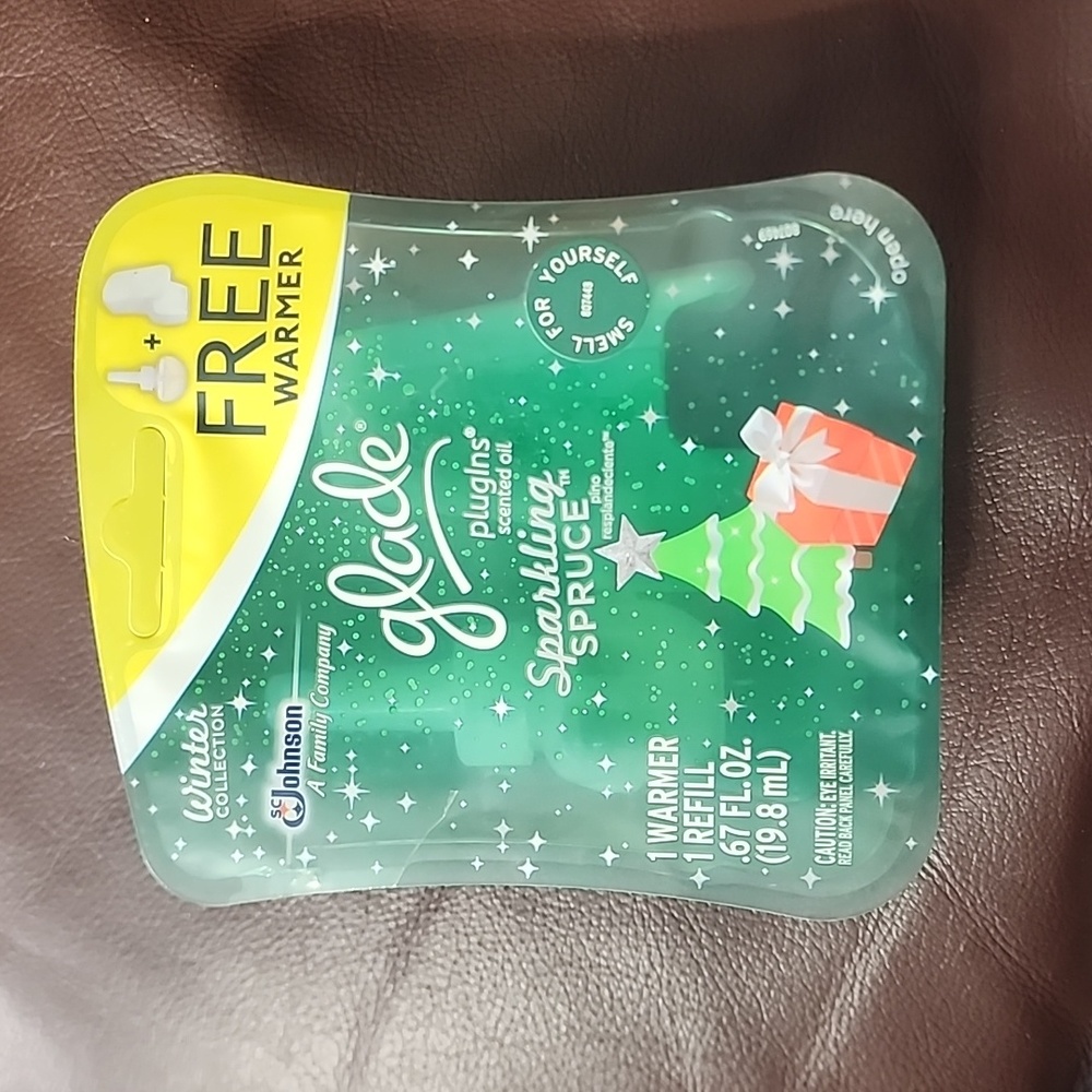 Glade Plugins Starter Kits. Sparking Spruce. 1 Warmer & 1 Refil. .67fl oz